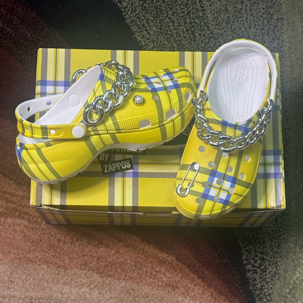Clueless Crocs - Picture 2 of 10